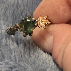 Elegant Green and Gold Leaf Ring